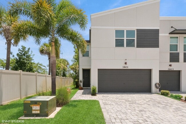 Building Photo - 3901 SE Mentmore Ln