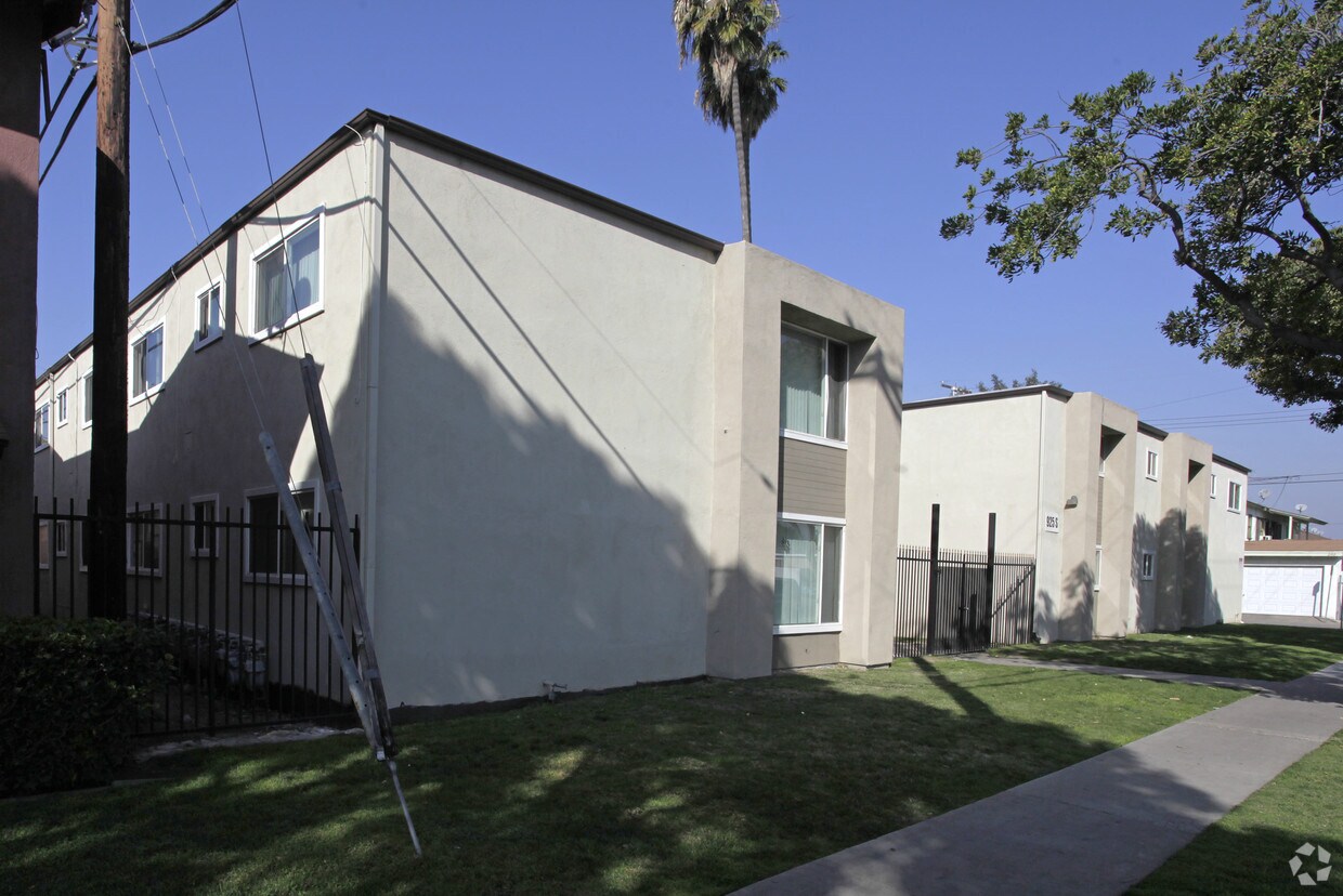 Building Photo - Malden Villas