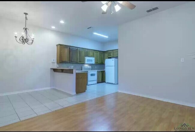 Building Photo - 808 Toler Rd