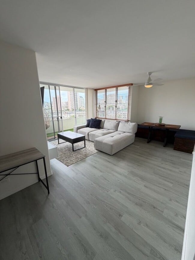 Building Photo - Fully Furnished Remodeled 1 bed w/ parking & views- Electric INCLUDED