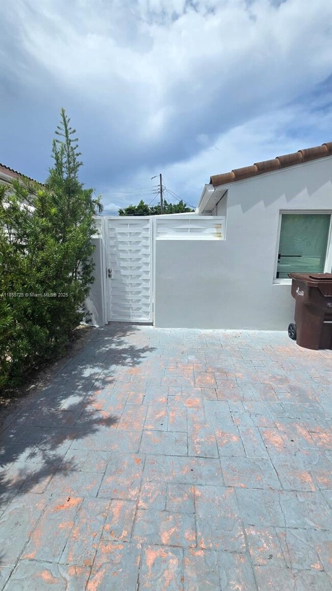 Foto del edificio - 265 W 53rd Terrace