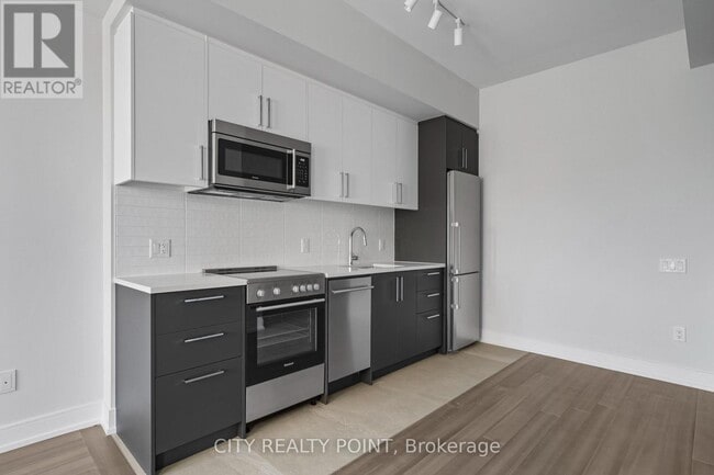 Photo du bâtiment - 664-664 Spadina Ave.