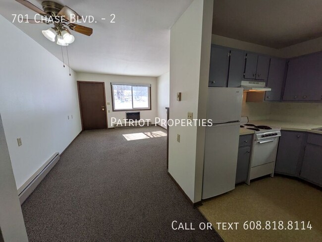 Building Photo - 1 bedroom/ 1 bath apartment in Sun Prairie...