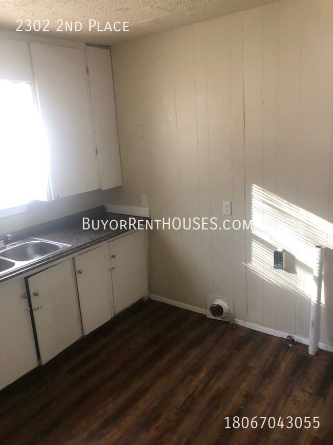 Building Photo - $499 Move-In Special (+ admin fee) + $0 De...