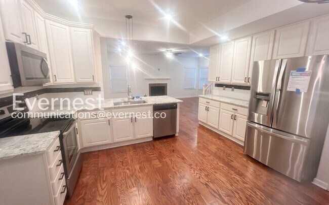 Foto del edificio - 3 Bed/2.5 Bath Home with Garage / Available Now!