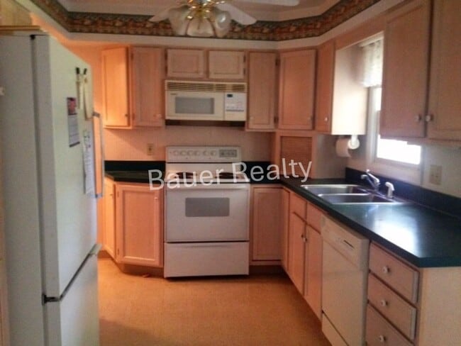 Building Photo - Three Bedroom, Southside Ashland