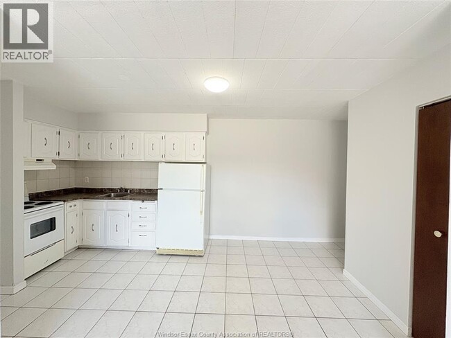 Building Photo - 892 Campbell Ave