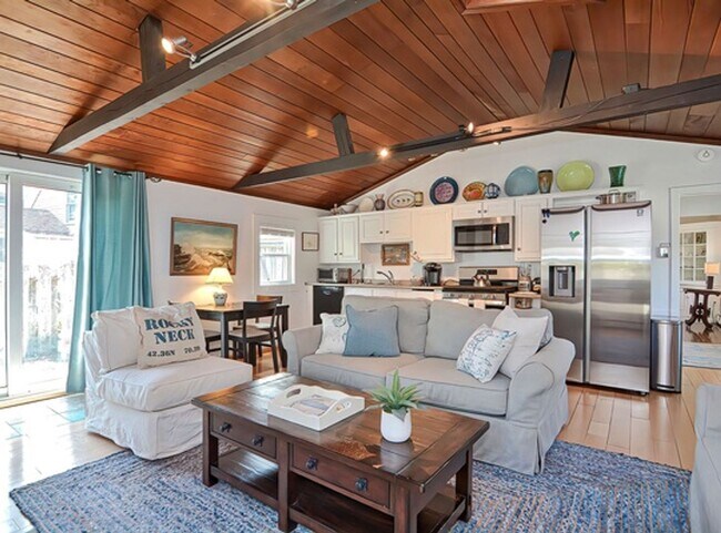 Building Photo - Winter Rental on Rocky Neck (Utilities Inc...