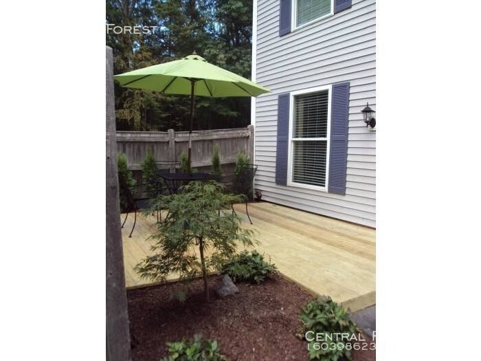 Primary Photo - Townhouse for Rent !