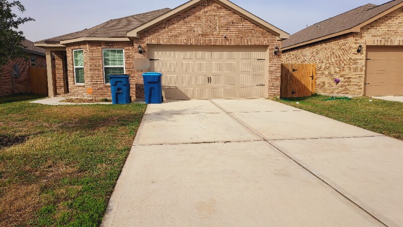 Primary Photo - 11035 Hillside Creek Dr