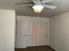 Building Photo - 651 Glenbrook Dr