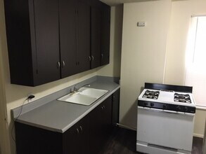 Building Photo - 560 S 600 E