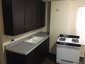 Building Photo - 560 S 600 E
