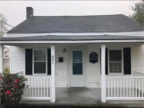 Building Photo - 801 S 7th St