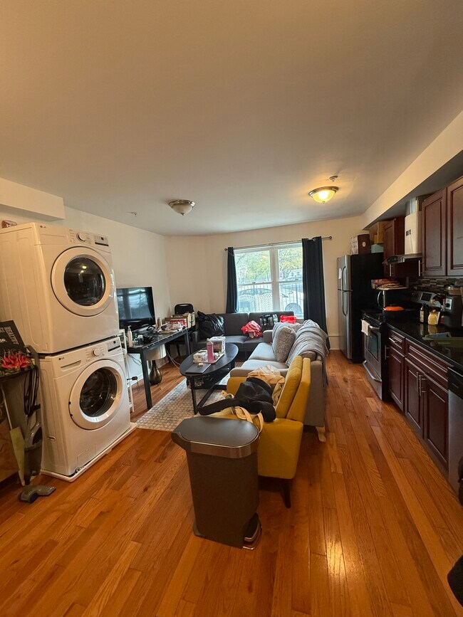 Foto del edificio - 3833 Baring St