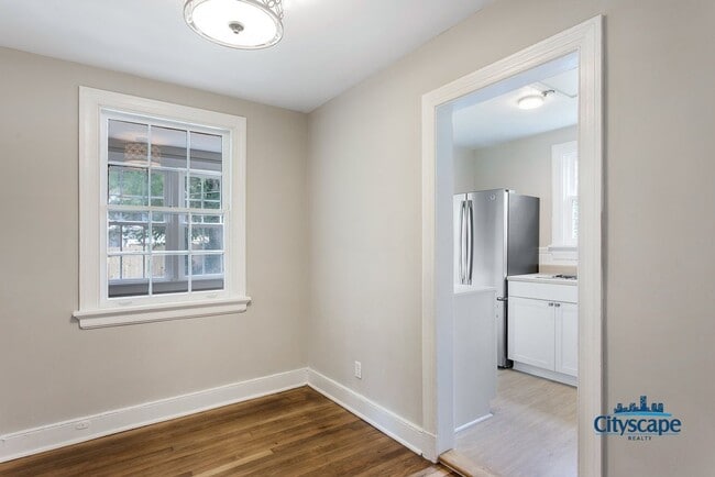 Building Photo - ADORABLE BUNGALOW NEAR MAYMONT AND JAMES R...