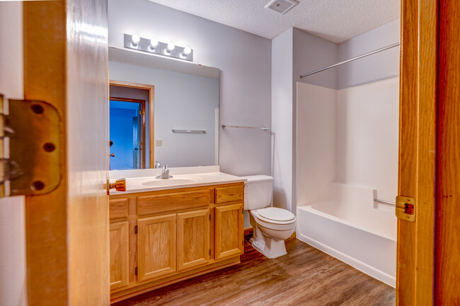 Bathroom - 4005 Wilshire Cir