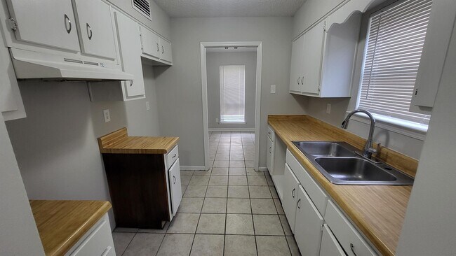 Foto del edificio - 3823 Rainford Dr