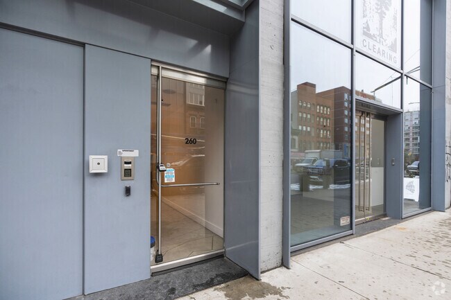Entrada - 260 Bowery