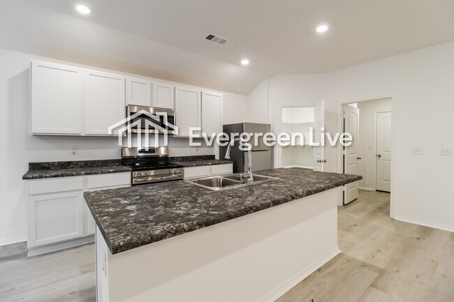 Building Photo - 171 Meadow Dr