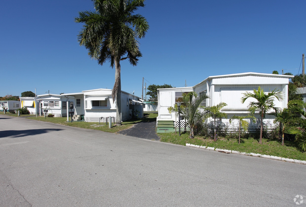 1637 S Military Trl, West Palm Beach, FL 33415 Apartments in West