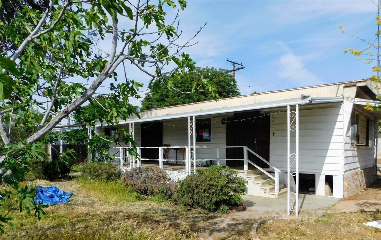 Primary Photo - 449 Altura Dr