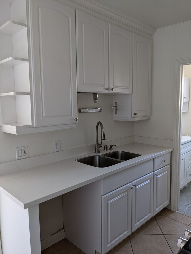 kitchen 1 - 3924 Seneca Ave