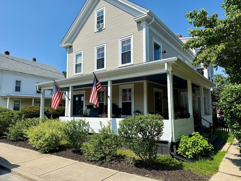 Primary Photo - 123 Court St