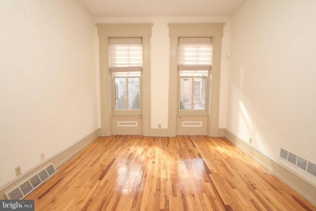 Building Photo - 1513 Green St