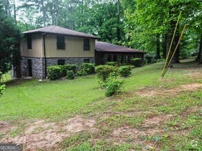 Building Photo - 5935 Avenue of Redwoods SW