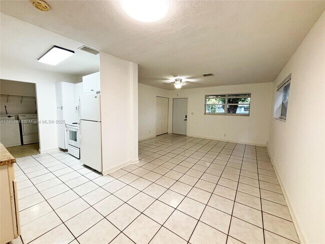 Foto del edificio - 560 SW 50th Terrace