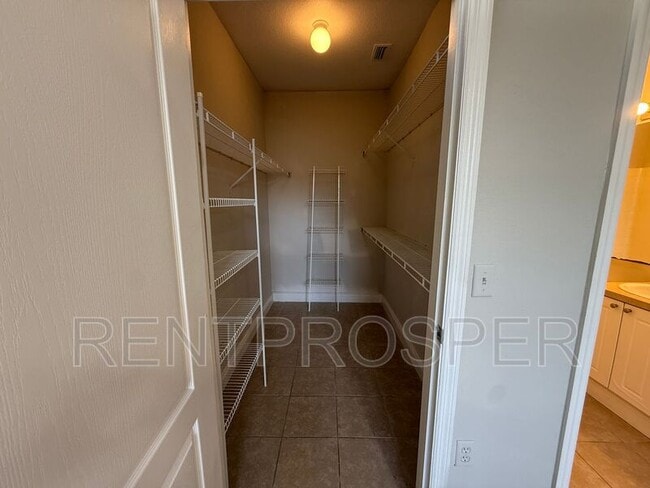 Building Photo - 3379 S Kirkman Rd