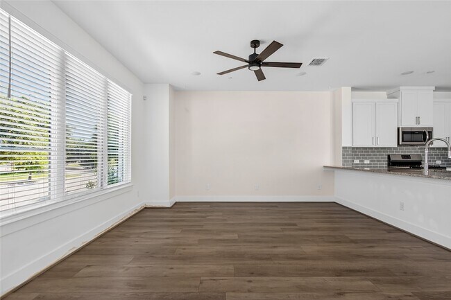 Foto del edificio - 7613 Reis Ln