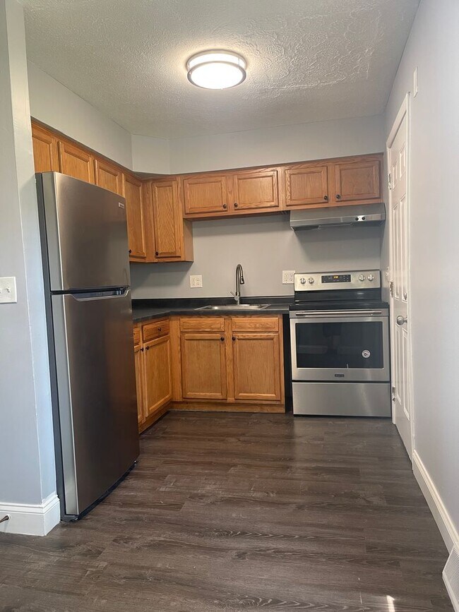 Building Photo - Bexvie Village Townhomes