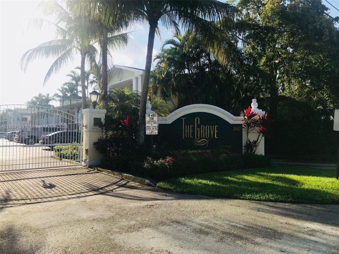 Foto principal - 2660 NE 8th Ave