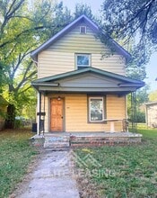 Building Photo - 1029 SW Woodward Ave