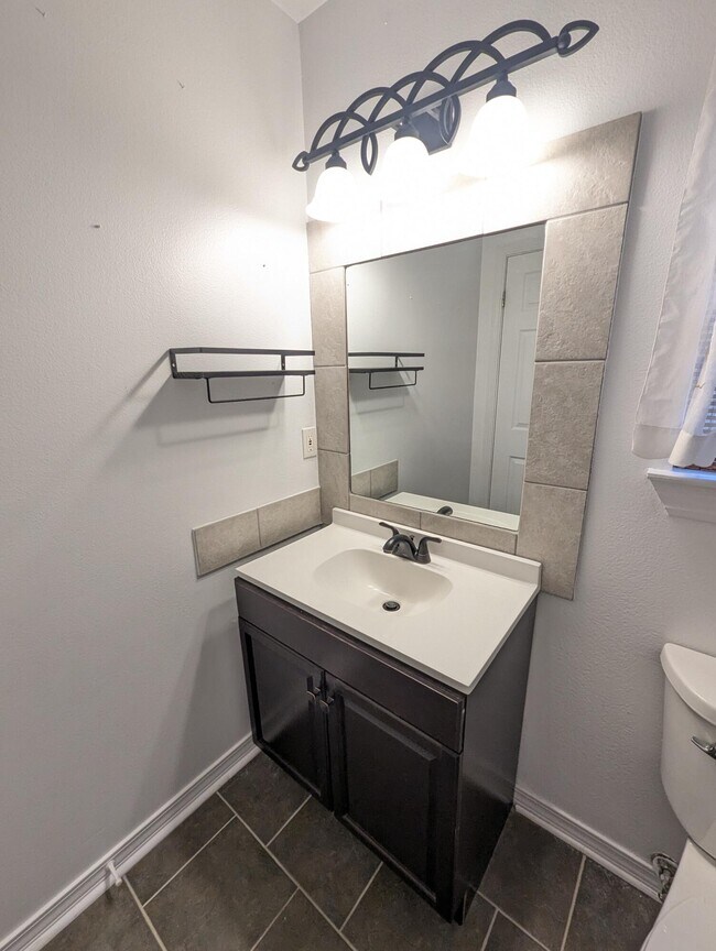 Foto del edificio - 250 Terrance Ln