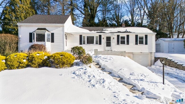 Building Photo - 338 Kenwood Ave