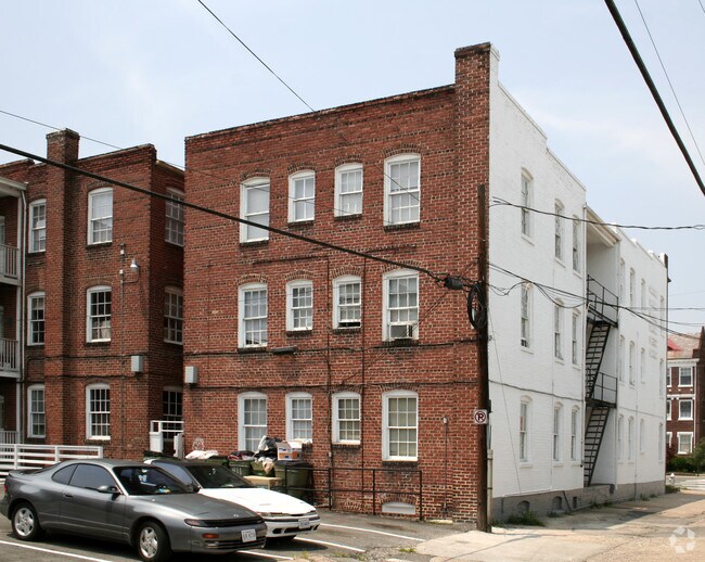 Foto del edificio - 811 N Arthur Ashe Boulevard