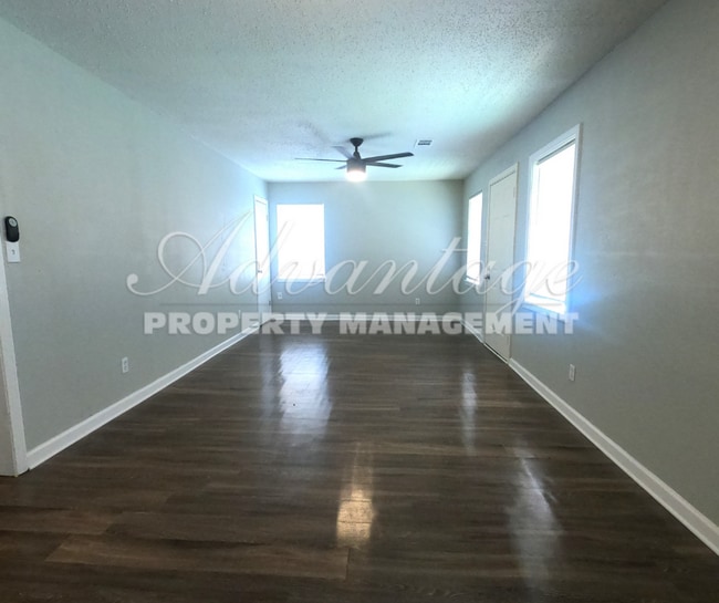 Building Photo - Come see this Newly Renovated 3 bedroom 1 ...