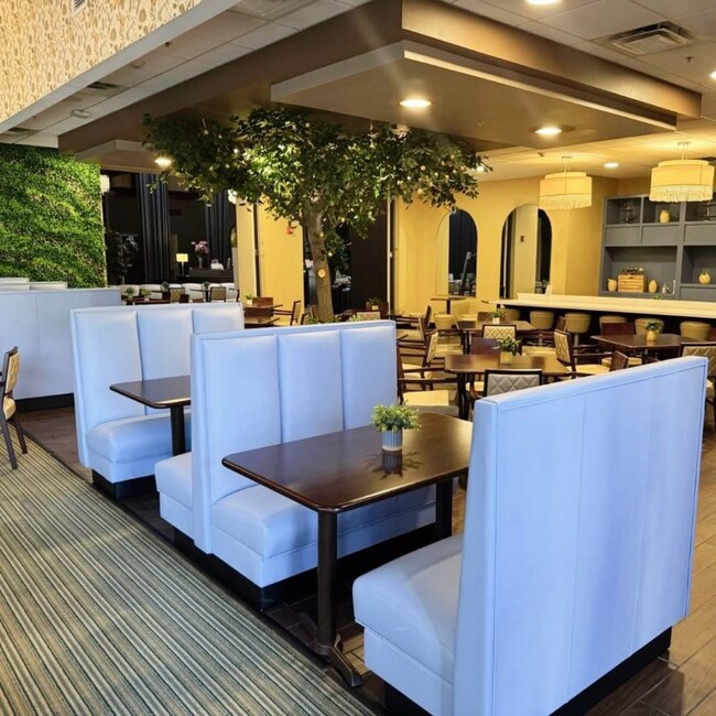 Foto del edificio - 6175 W Grand Ave