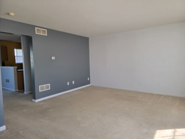 Building Photo - 407 Champs Ln