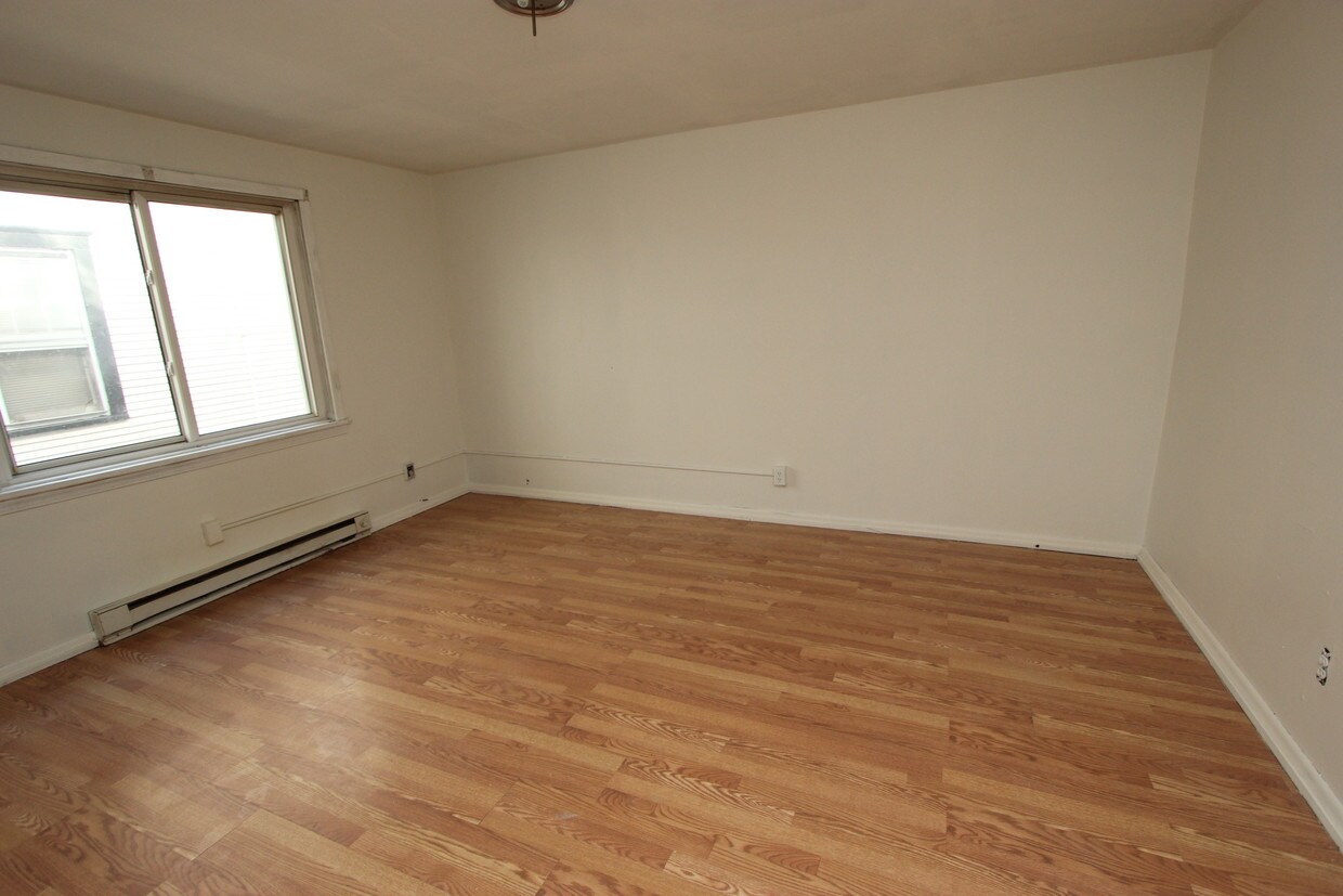 Primary Photo - 38 Irving Pl
