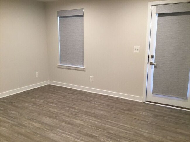 Building Photo - 3-Story Serenade Townhome
