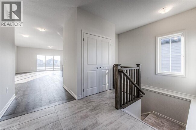 Building Photo - 135 Ellen St