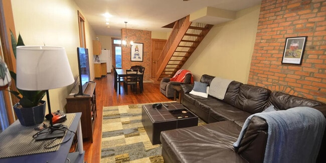Spacious living/dining - 1217 Hunter Ave