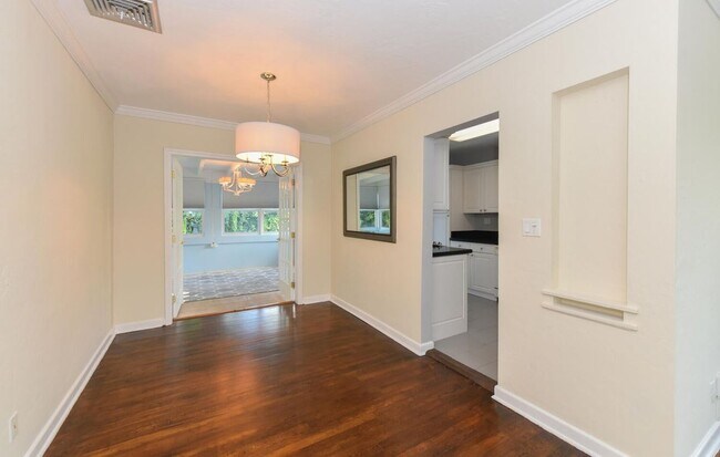 Foto del edificio - 340 Russlyn Dr