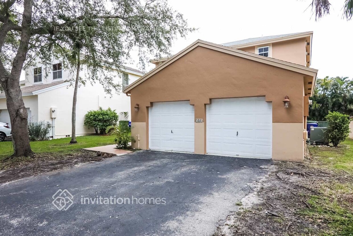 Foto principal - 141 NW 207th Ave