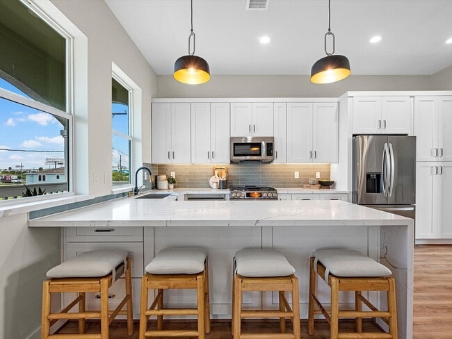 Building Photo - 1102 64th St