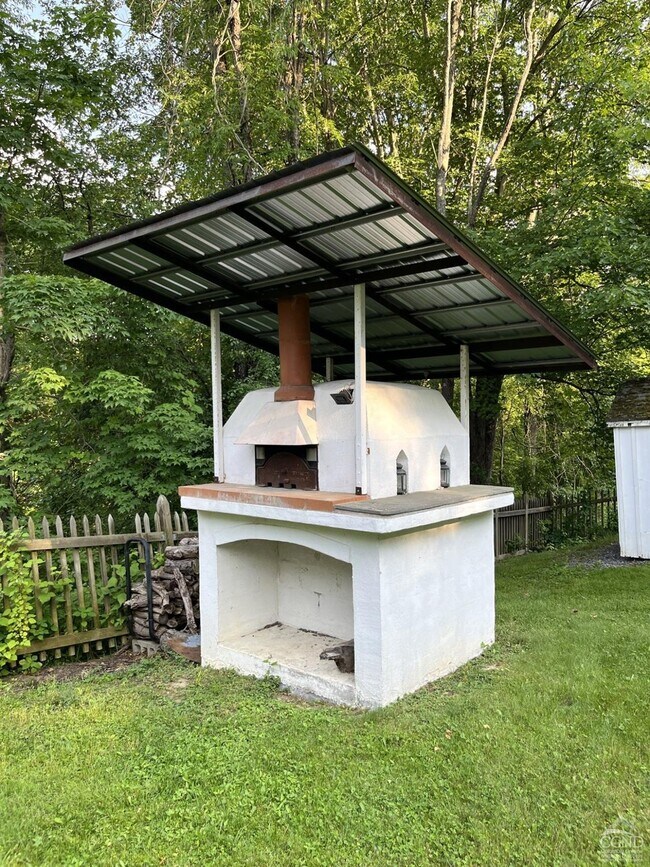 Foto del edificio - 105 Camp Creek Rd